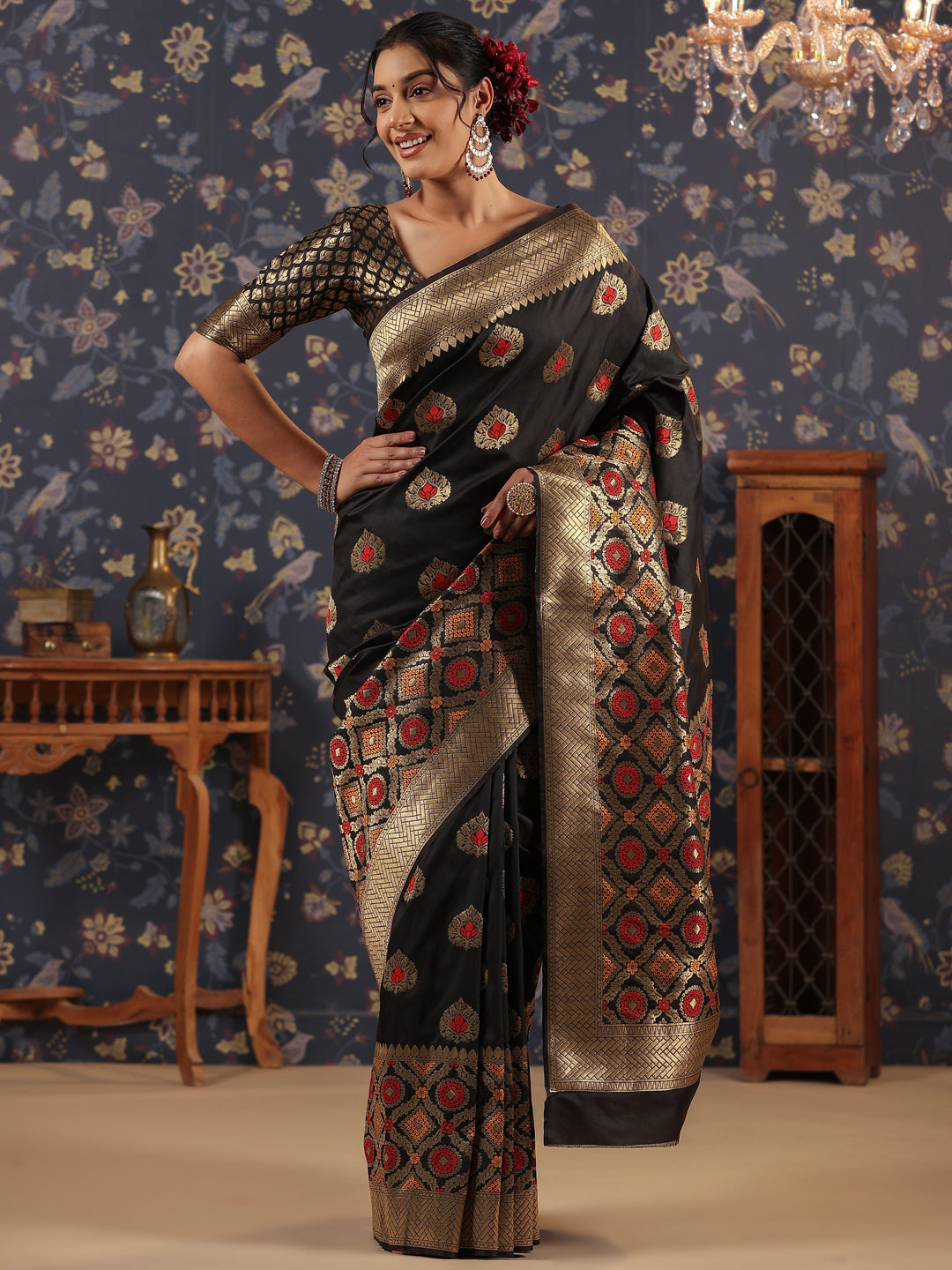 Black & Gold Jari-Toned Paisley Woven Design Banarasi Saree