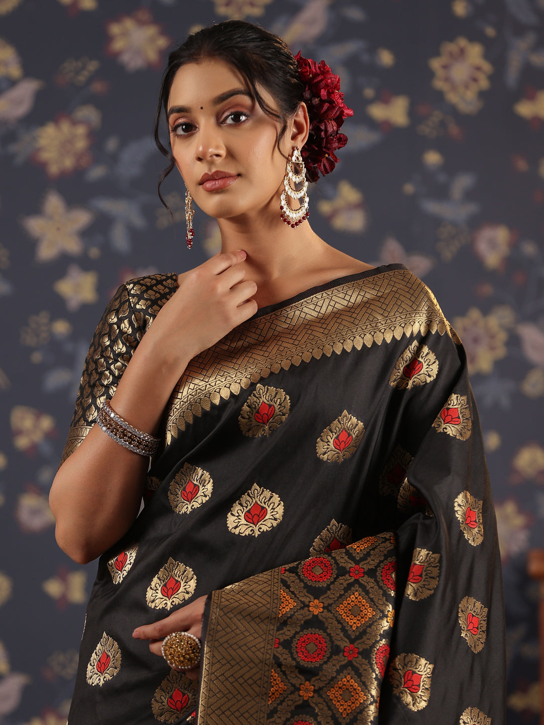 Black & Gold Jari-Toned Paisley Woven Design Banarasi Saree